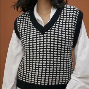 Anthropologie find me now knitted vest. Size small.
